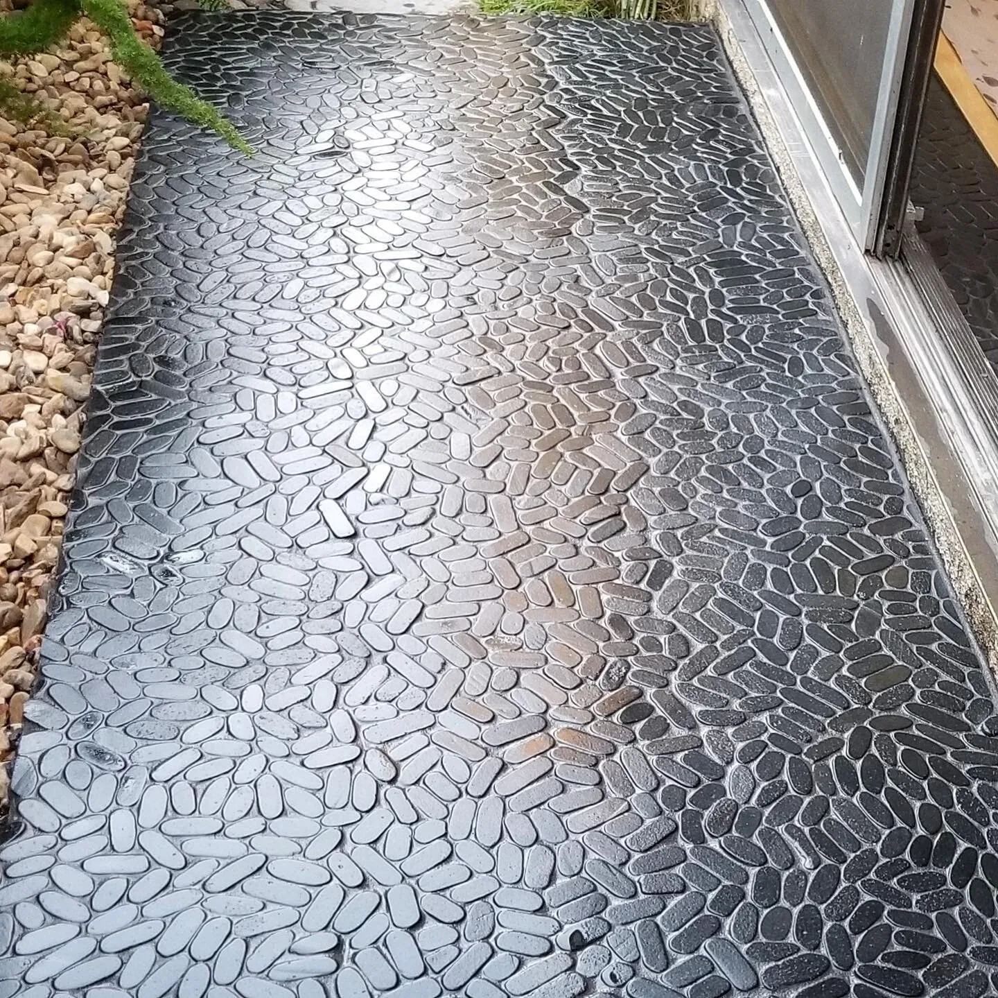 Pebble stone shower floor